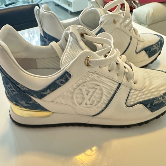 Louis Vuitton Sneakers - Picture 2 of 6
